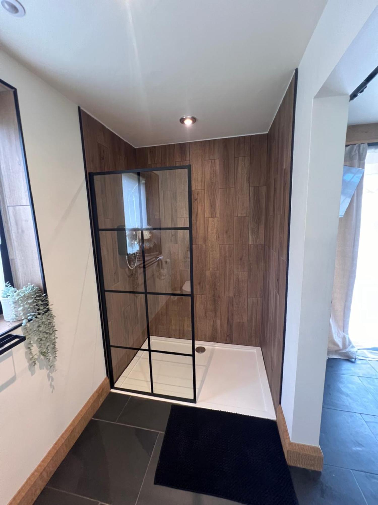 Luxury Courtyard Studio In Ланголен Екстериор снимка