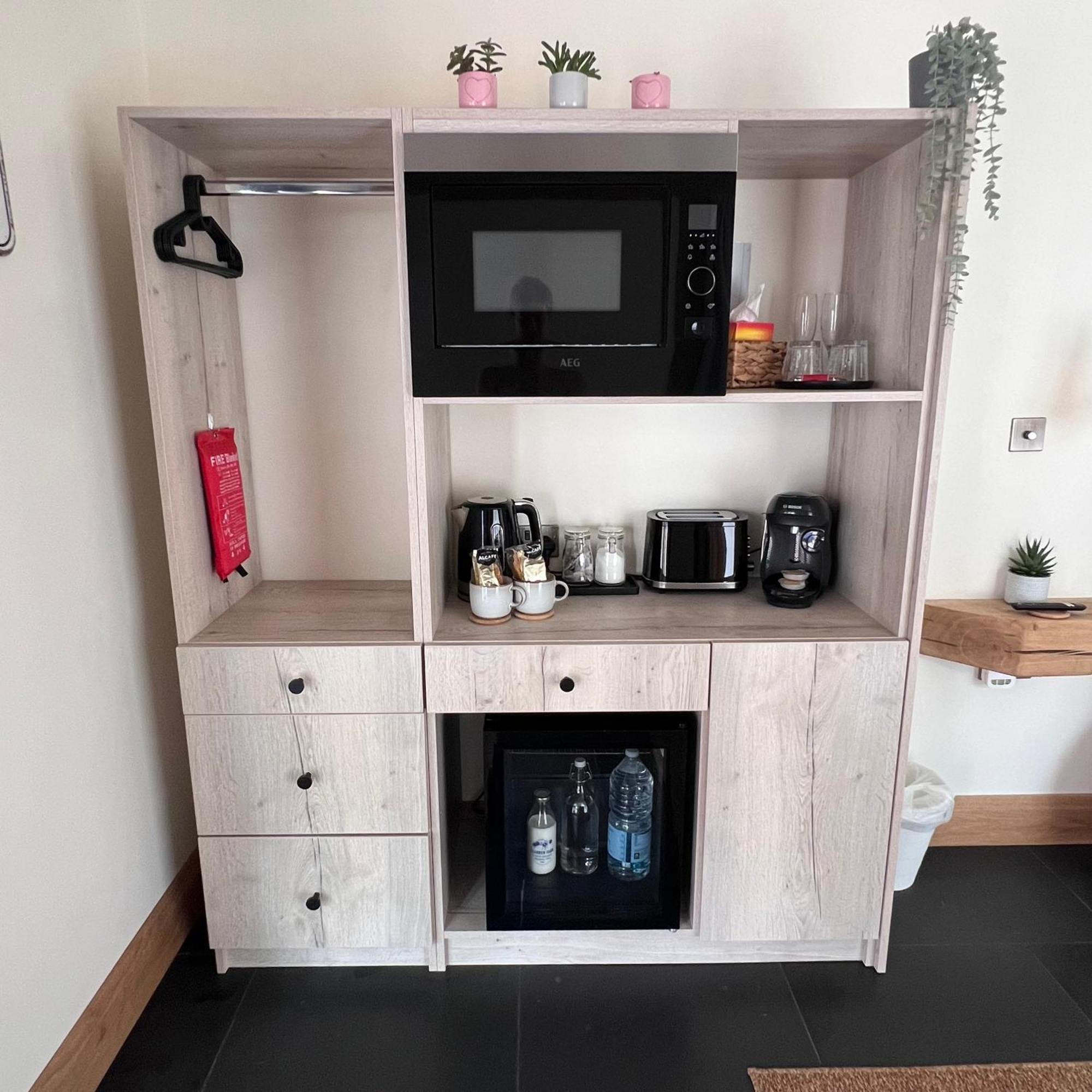 Luxury Courtyard Studio In Ланголен Екстериор снимка